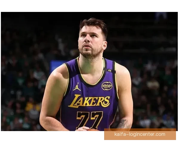 东契奇偷听魔术战术海斯也上前凑热闹 八村垒调侃发问引爆全场气氛